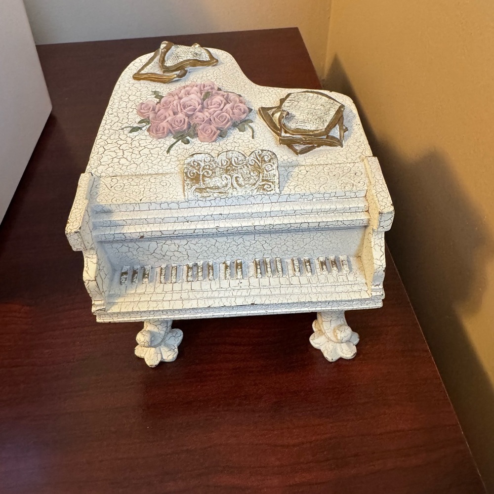 DEZINE Elegant White and Pink Music/ Storage Piano Box
